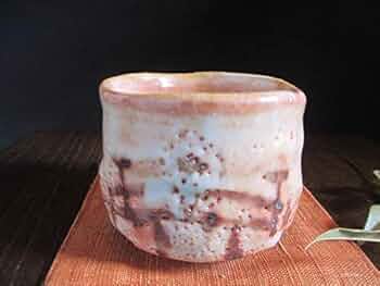 【新品】源九郎窯 加藤 健 湯呑 楽天市場】ぐい呑み ☆ 源九郎窯 加藤健 志野 草紋 ぐい呑（共箱